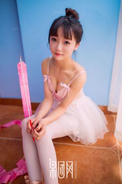 《年轻女教师1》